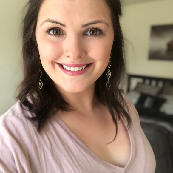 Meet your Posher, Hannah - Picture 3 of 3